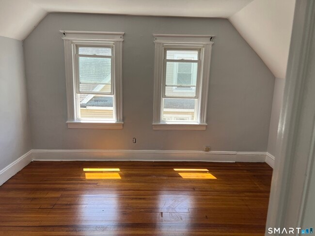 Photo - 137 Hollister Ave