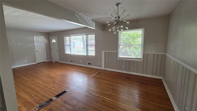 Photo - 136 Hillsdale Dr SE