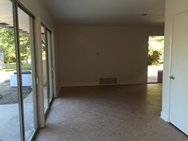 Photo - 113 Moriarty St NW