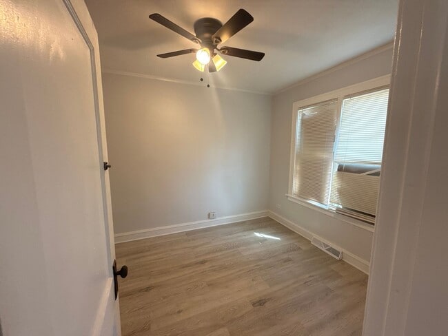 Photo - Available Now - Single Family House 4 Bedroom 2 Bath located in Roseland