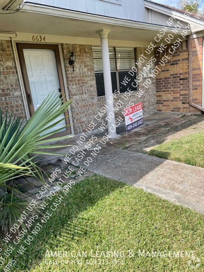 Building Photo - COMING SOON! Spacious 2/1.5 Town Home in B...