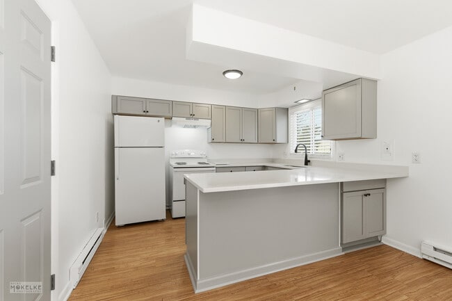 Photo - 105 W Somonauk St