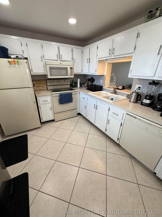 Photo - 900 NE 12th Ave Unit 708