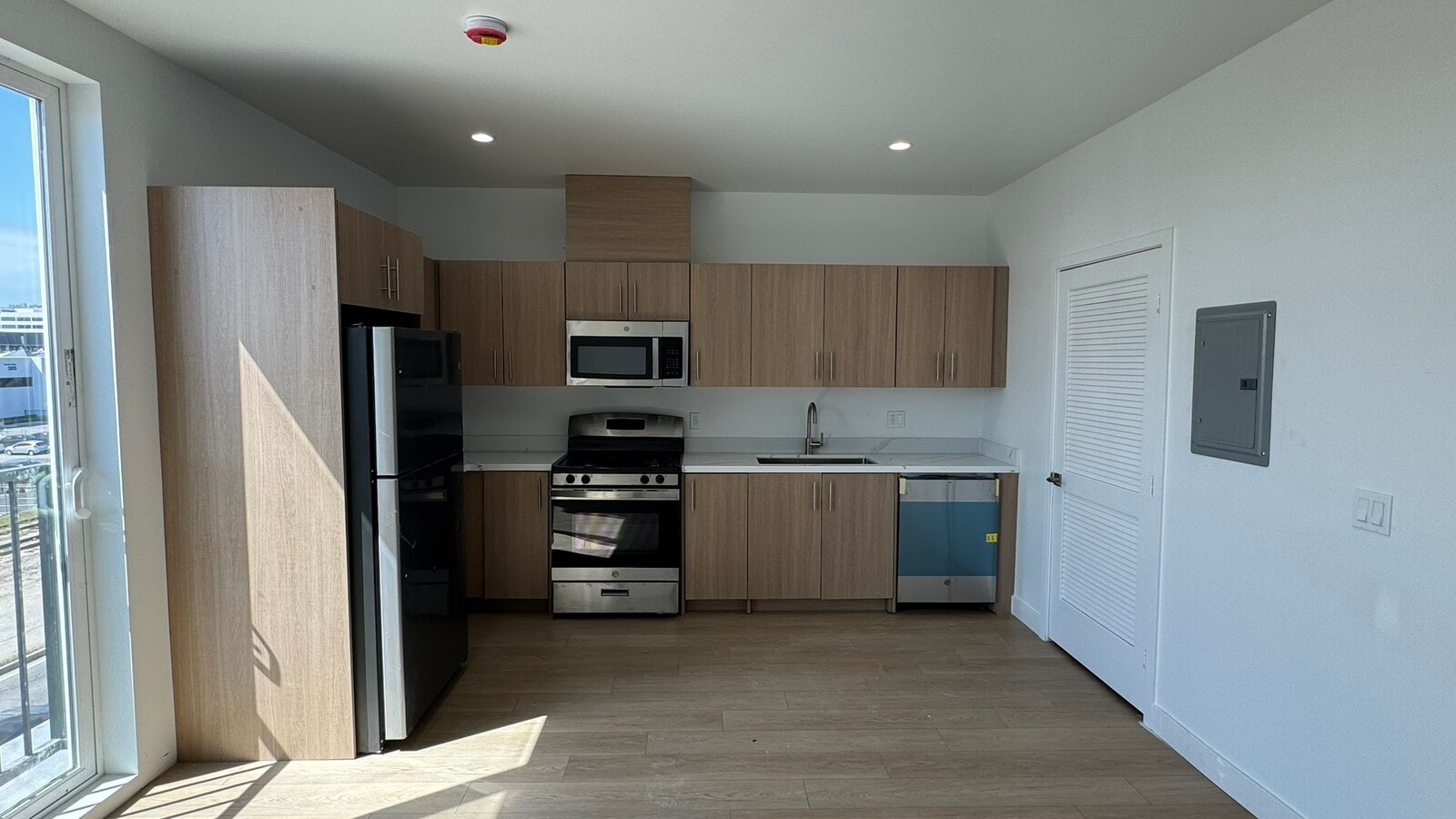 Photo - 11814 Aviation Blvd