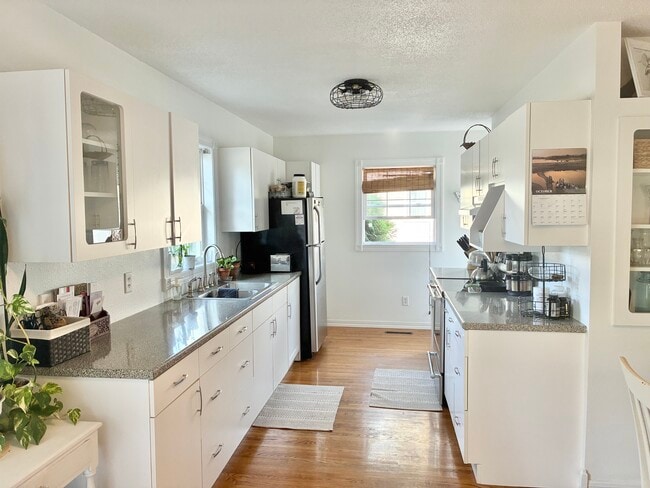 Photo - 201 7th St W