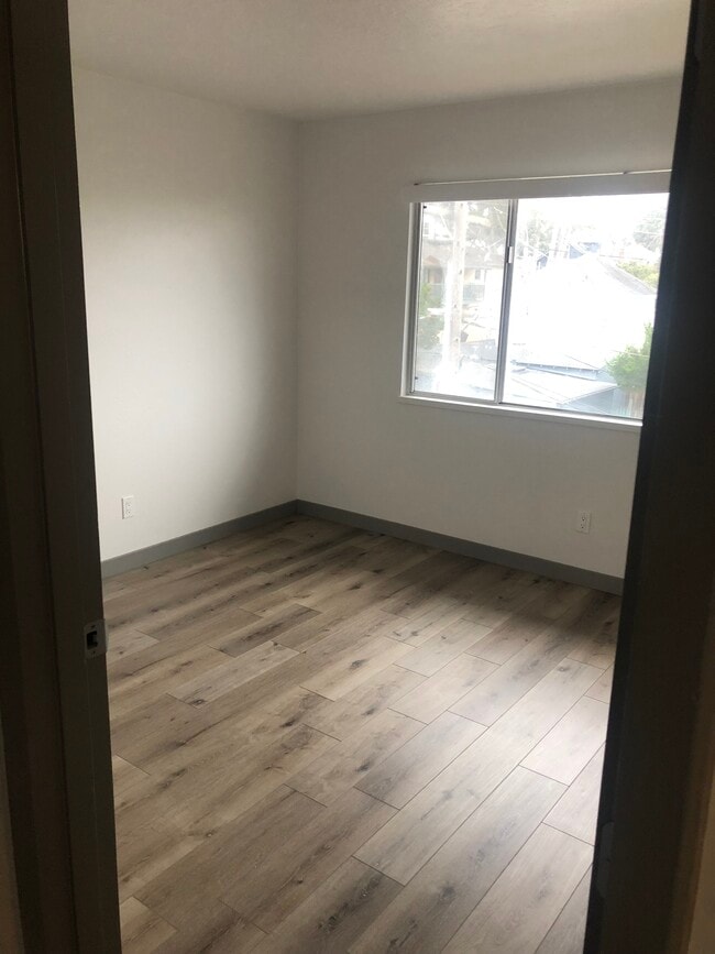 Photo - 305 19th St Unit Apartment 2