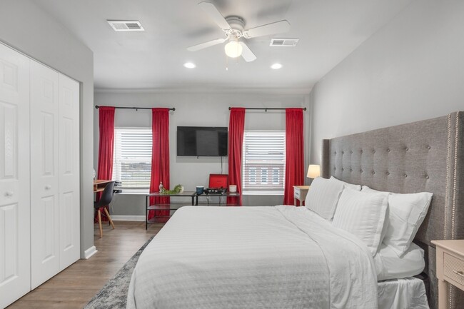 Photo - 1002 W Fayette St Condo