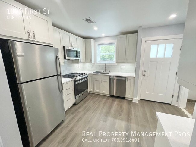 Photo - 1009 First St