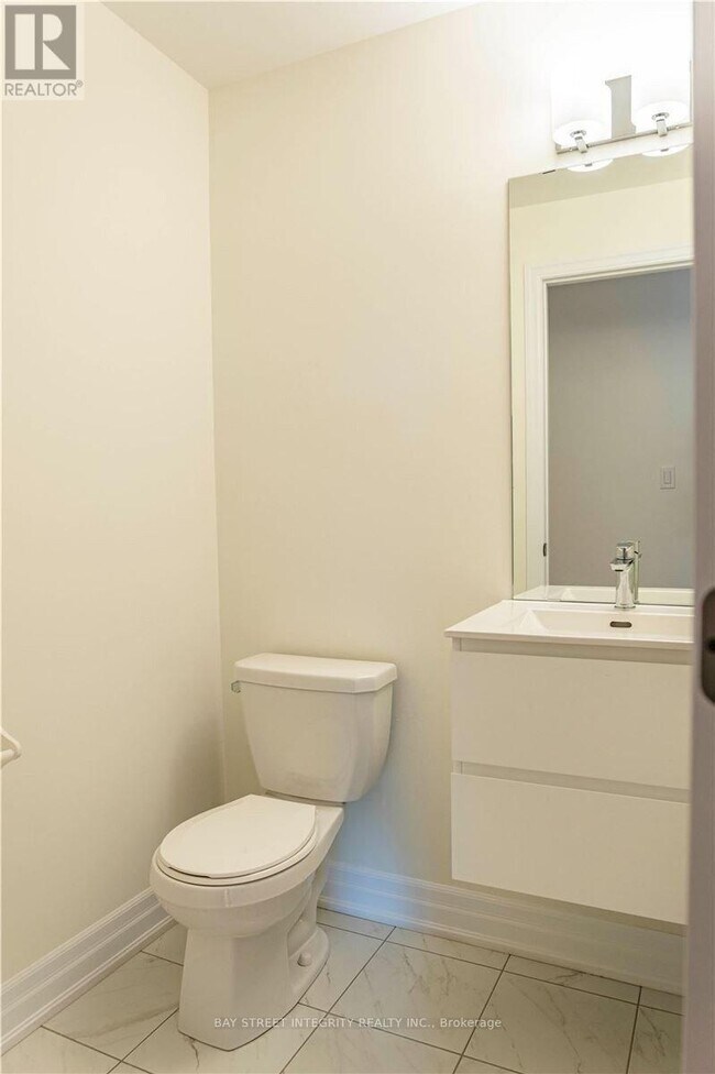 Photo - 2267 Major MacKenzie Dr W