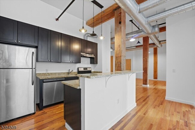 Building Photo - 475 S Jefferson St Unit 104 Rental