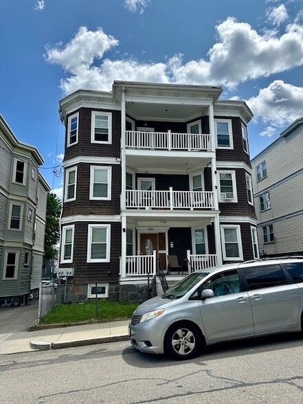 Building Photo - 55 Lithgow St Unit 3 Rental