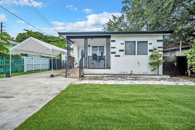 Photo - 277 NW 48th St