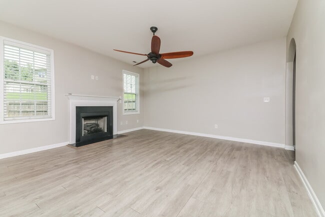 109 W Webber Ln