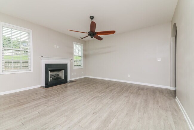 Photo - 109 W Webber Ln