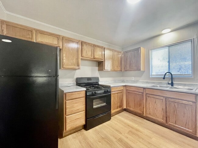 Photo - 2 Bedroom / 1 Bathroom Duplex Unit with In-Unit Washer/Dryer Connections