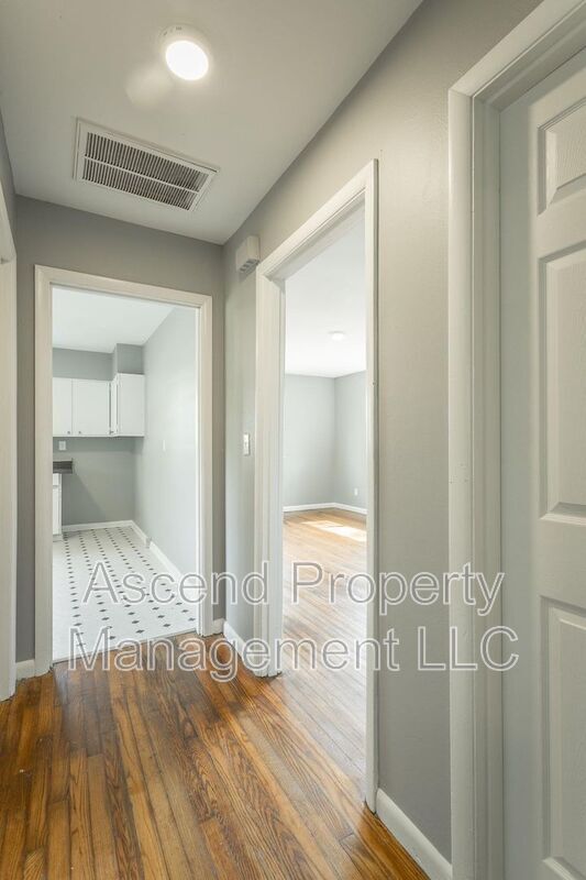 Photo - 1113 Jarvis Ave