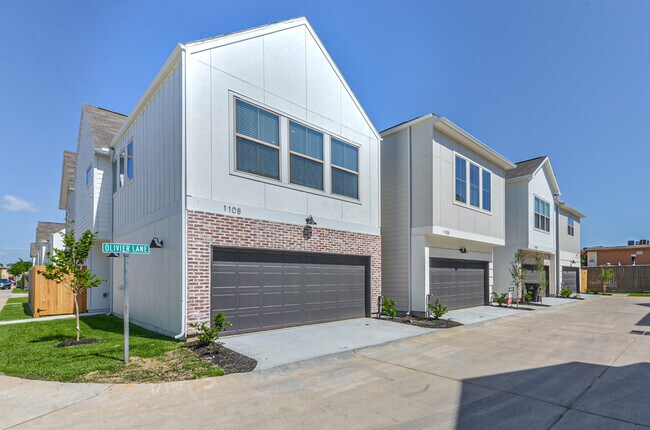 Ready for immediate occupancy in a new gated community - 1108 Olivier Ln