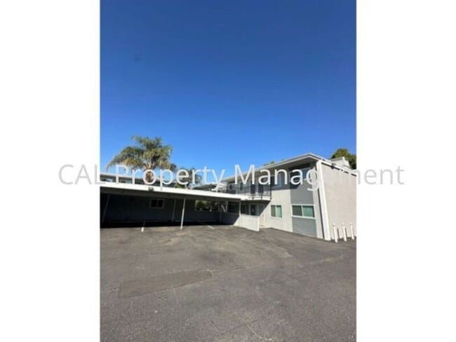 Building Photo - 1 Bed/1 Bath Apartment in Los Banos, CA