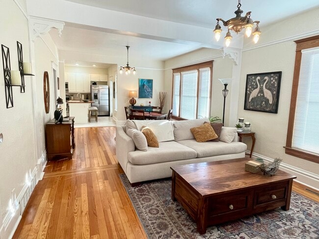 Building Photo - 348 Collyer St