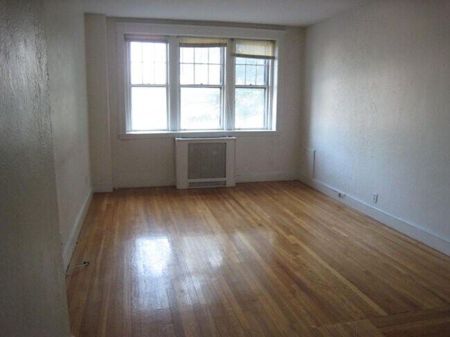 Photo - 2007 Commonwealth Ave