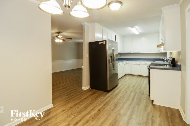 Photo - 625 Scott Dr