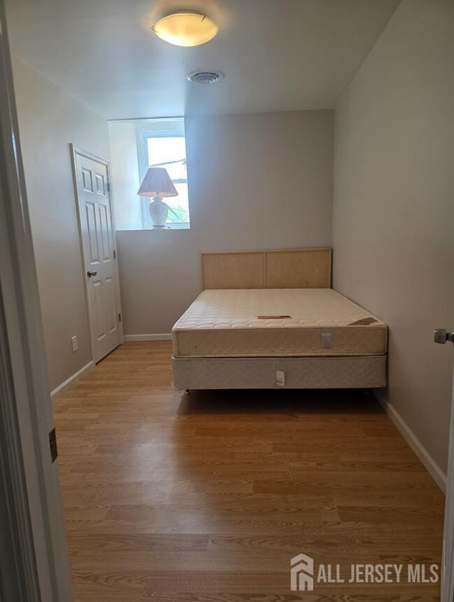 112 N Main St