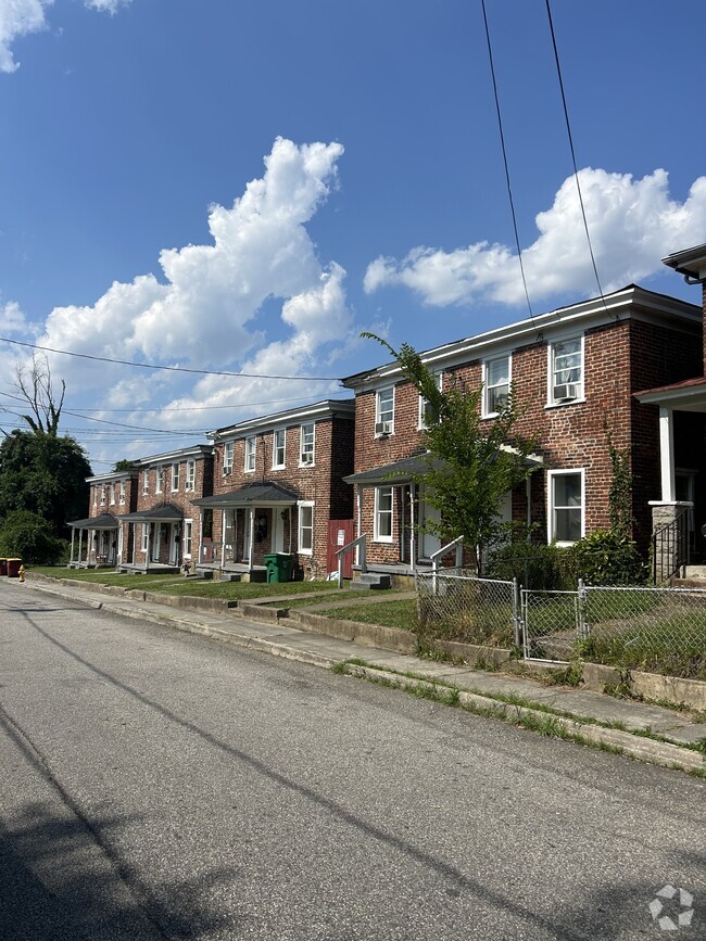 Building Photo - 701-1 Harding St Rental