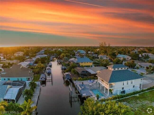 Building Photo - 2736 Gulfview Dr Rental