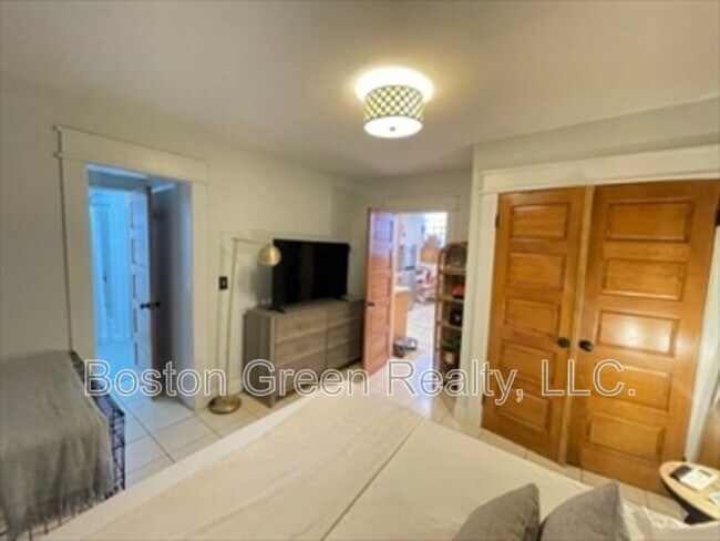 Photo - 26 Irving St