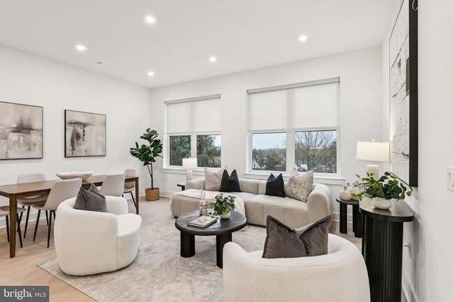 Building Photo - 30 W Allens Ln Unit 222