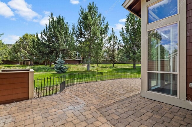 Photo - Eagle Crest Townhome Steps to Lakeside Cen...