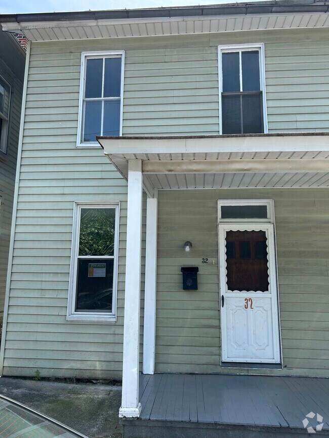 Townhomes for Rent with a Balcony or Patio in Southampton Twp PA 1
