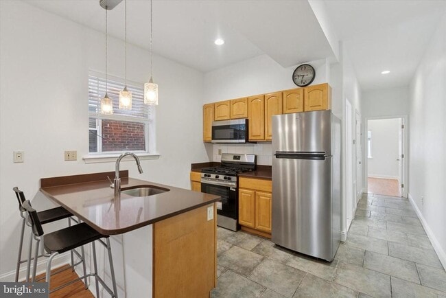 Building Photo - 2522 S Broad St Rental