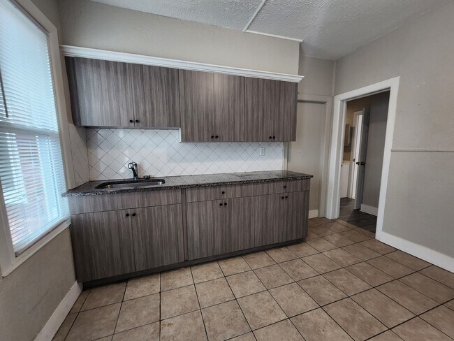 Building Photo - 74 William St Unit 1F