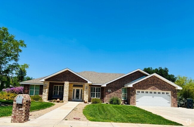 Building Photo - FLETC RENTAL Fully Furnished 4 bedroom home