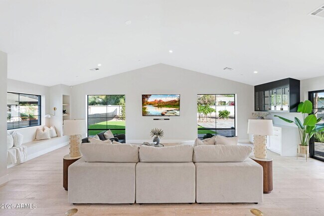 Photo - 3842 E San Miguel Ave