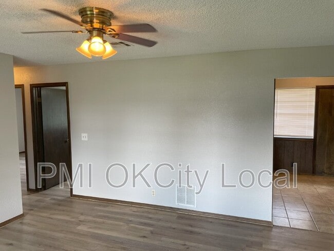 Photo - 2325 N Redmond Ave