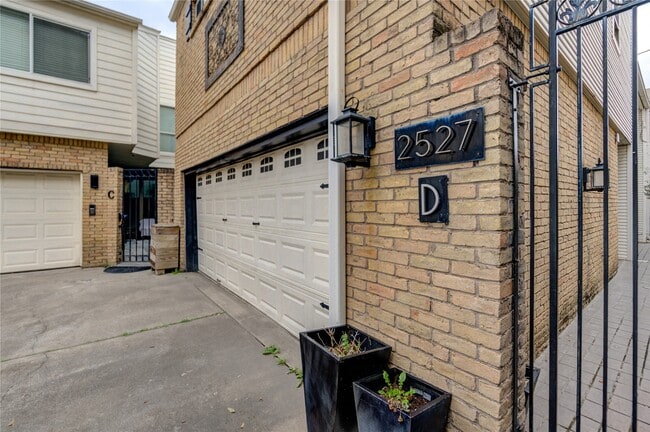 Photo - 2527 Potomac Dr Unit D