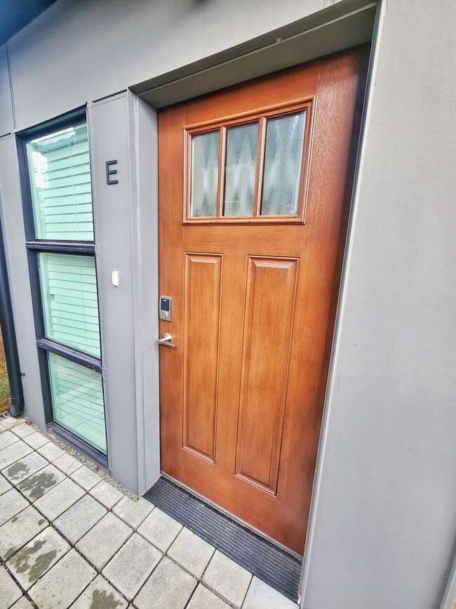 Photo - Beautiful 2 Bed 1.75 Bath Townhome in Central District