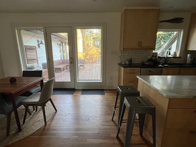 Kitchen leading to outside deck - 1301 Willivee Dr
