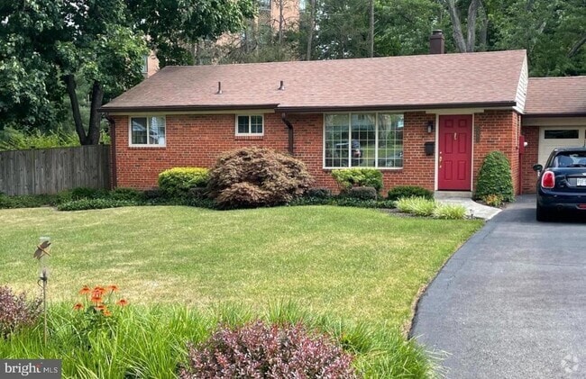 Building Photo - 2901 Strathmeade St Rental