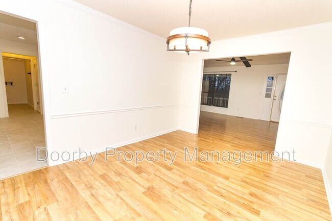 Photo - 8807 Heathfield Dr