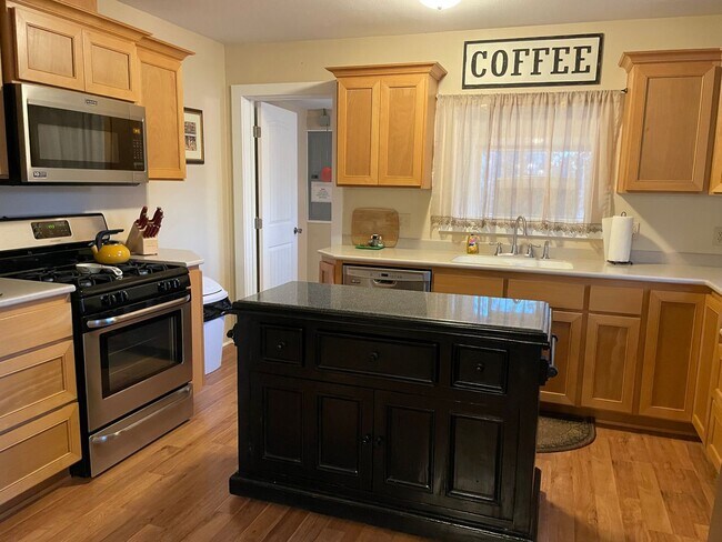 Photo - Hillside Cottage! Charming home with a vie...