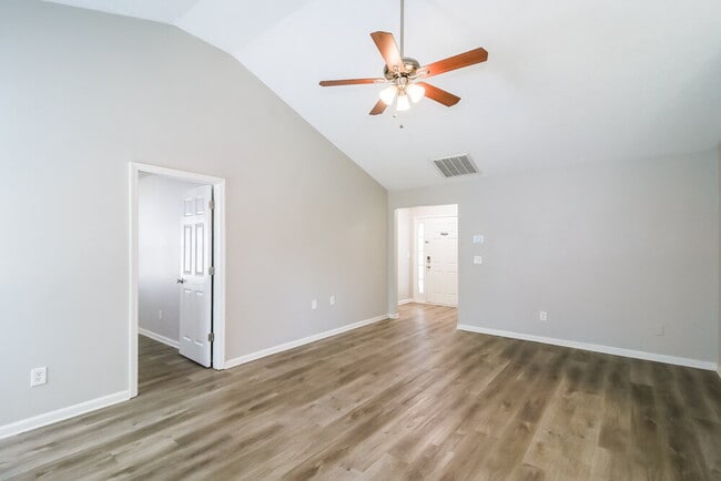 Photo - 1500 Logan Ln