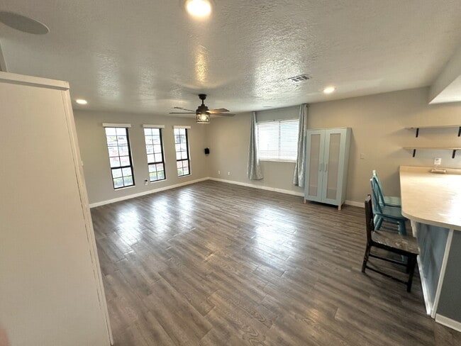 Photo - "Charming 2-Bed, 2-Bath Townhouse with Cozy Fireplace in Prime St. George Location!" Unidad #20
