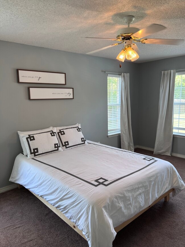 Master Bedroom (Queen)