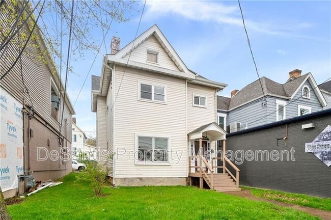 Building Photo - 872 4th St