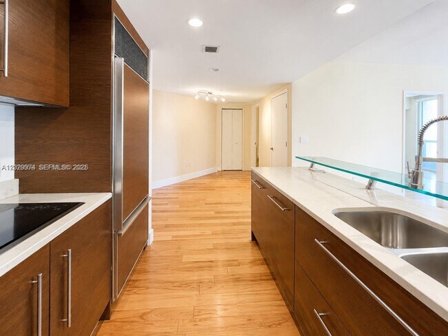 Photo - 475 Brickell Ave Unidad 2909