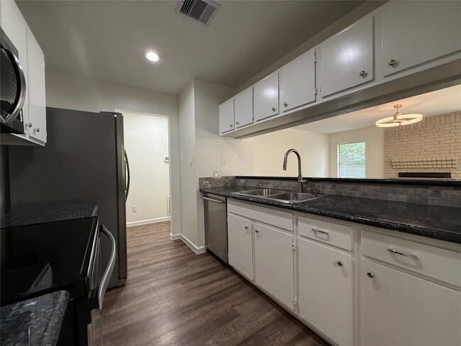 Photo - 8 N Circlewood Glen