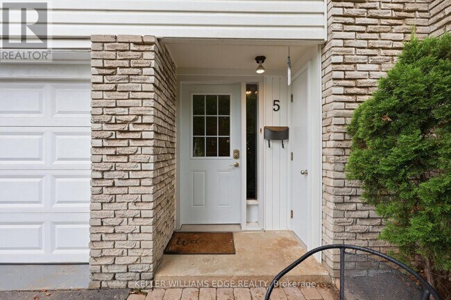 Photo - 1270 Gainsborough Dr